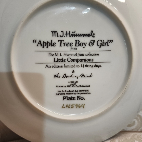 M.J. Hummel Vintage 1992 Apple Tree Boy & Girl Plate - Picture 2 of 8